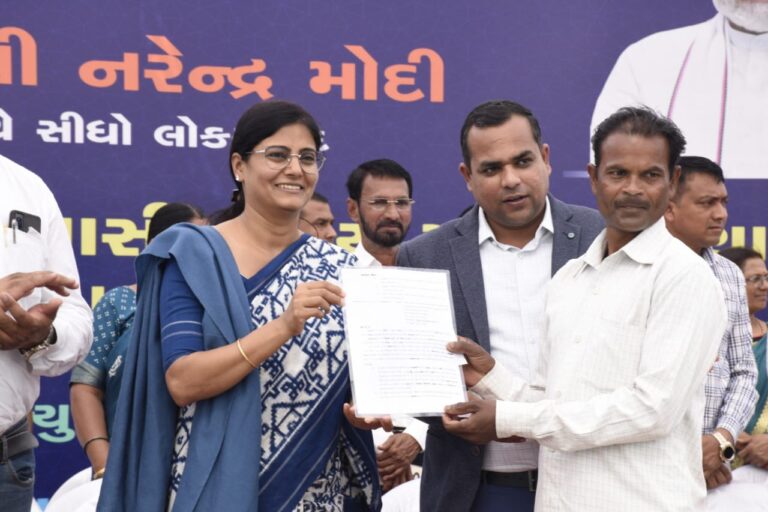 નવસારી : રૂમલા ગામે પ્રધાનમંત્રી જનજાતિ આદિવાસી ન્યાય મહાઅભિયાન અંતર્ગત વડાપ્રધાનશ્રી નરેન્દ્ર ભાઈ મોદીજીનો લાભાર્થી સાથેનો સીધો લોકસંવાદનો લાઈવ પ્રસારણ કાર્યક્રમ યોજાયો  