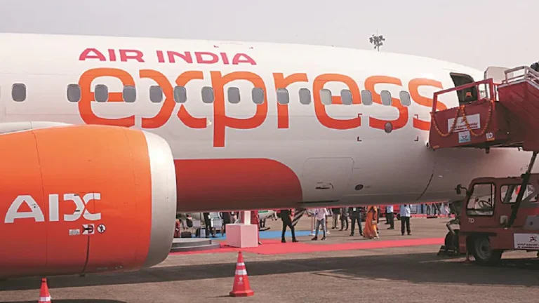 Air India Express એ સામૂહિક બીમારીની રજા પર ગયેલા 30 ક્રૂને કાઢી મૂક્યા.