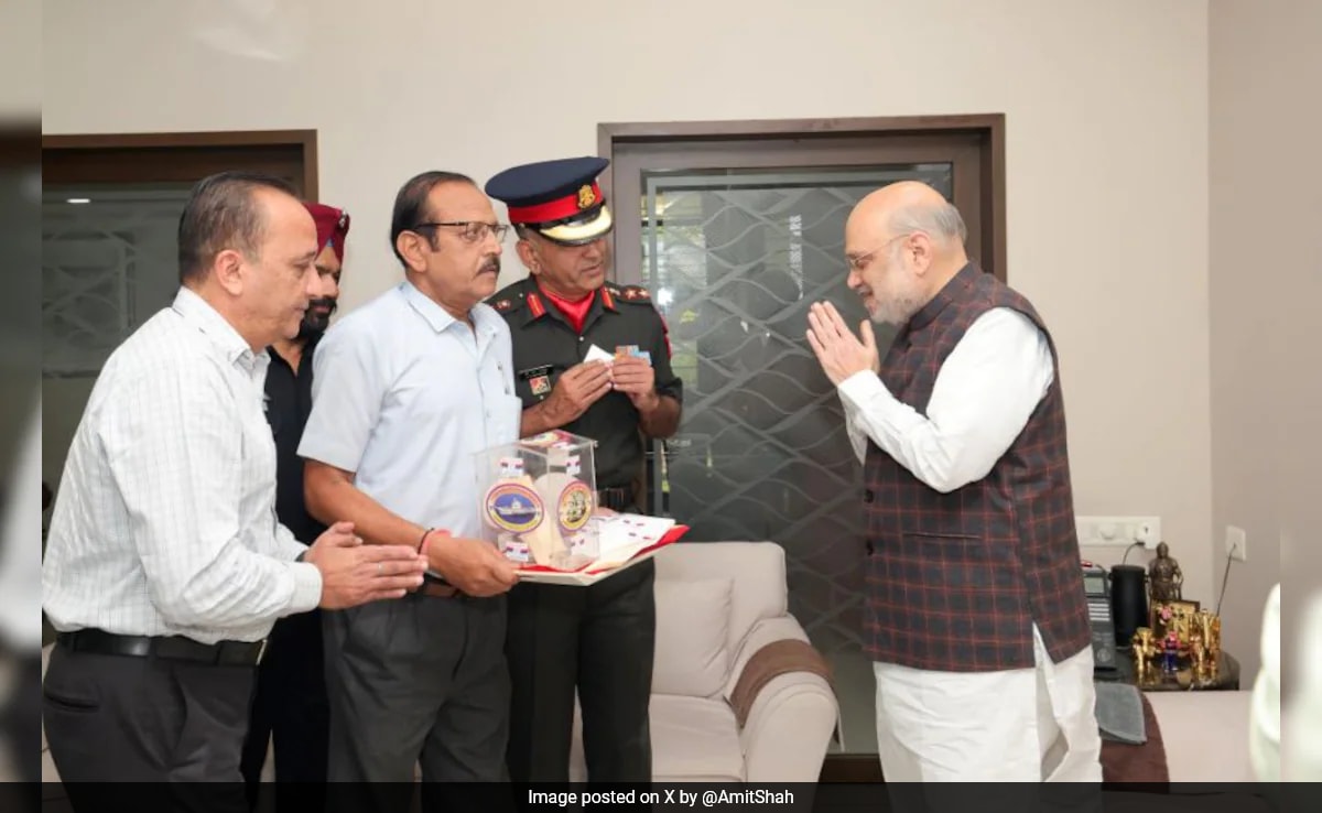 અમિત શાહે સશસ્ત્ર દળો ધ્વજ દિવસ પર “વીરતા, દેશભક્તિ” માટે સશસ્ત્ર દળોને શ્રદ્ધાંજલિ આપી