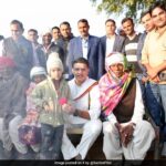 સચિન પાયલટે ટોંકમાં ખેડૂતોના ઘરે રોકાયા, તેમની ચિંતાઓ પર ચર્ચા કરી સચિન પાયલટે ટોંકમાં ખેડૂતોના ઘરે રોકાયા, તેમની ચિંતાઓ પર ચર્ચા કરી