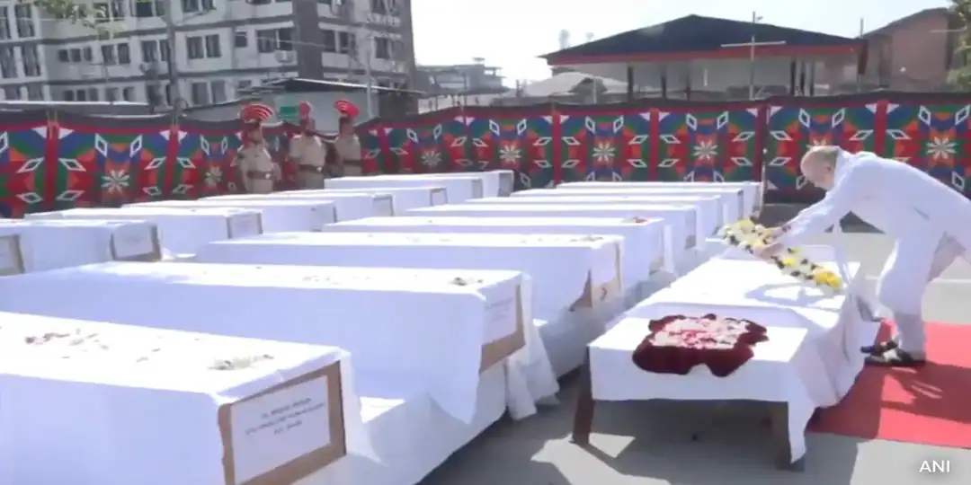 Kashmir Pahalgam Terror Attack : ગૃહમંત્રી અમિત શાહ પીડિતોને અંતિમ શ્રદ્ધાંજલિ આપ્યા પછી બૈસરન ખીણની મુલાકાત લેશે.