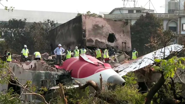 Ahmedabad Air Crash : “પાયલોટનો છેલ્લો સંદેશ ‘મેડે’ હતો”: અમદાવાદ વિમાન દુર્ઘટના પર ઉડ્ડયન મંત્રાલય .