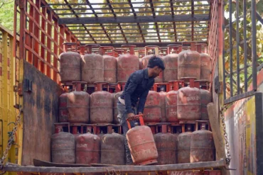 LPG Cylinder Shortage : બેંગલુરુ, ચેન્નાઈ, મુંબઈની હોટલોએ LPG સિલિન્ડરની અછતને ઘોષણા કરી, કેન્દ્રએ જવાબ આપ્યો