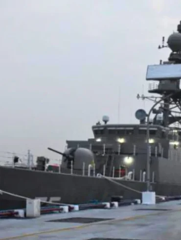 Iran Fires Missiles : યુદ્ધ નવા તબક્કામાં વિસ્તર્યું? ઈરાને હિંદ મહાસાગરમાં યુએસ-યુકે બેઝ પર મિસાઇલો છોડ્યા