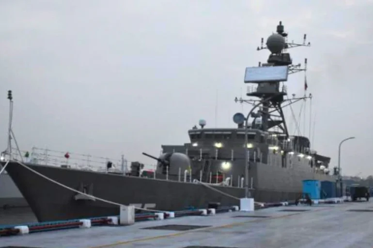 Iran Fires Missiles : યુદ્ધ નવા તબક્કામાં વિસ્તર્યું? ઈરાને હિંદ મહાસાગરમાં યુએસ-યુકે બેઝ પર મિસાઇલો છોડ્યા Iran Fires Missiles : યુદ્ધ નવા તબક્કામાં વિસ્તર્યું? ઈરાને હિંદ મહાસાગરમાં યુએસ-યુકે બેઝ પર મિસાઇલો છોડ્યા