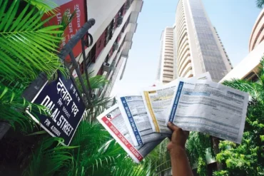 Sensex crashes 1,000 points : ઈરાન યુદ્ધ વચ્ચે ક્રૂડ ઓઈલ 5 ને પાર પહોંચતાં સેન્સેક્સ 1,000 પોઈન્ટ તૂટ્યો .