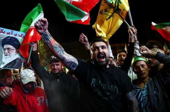 Iran Us Ceasefire Conditions :અમેરિકા અને ઈરાન 2 અઠવાડિયાના યુદ્ધવિરામ માટે સંમત, તેહરાન હોર્મુઝ સ્ટ્રેટ ખોલશે . Iran Us Ceasefire Conditions :અમેરિકા અને ઈરાન 2 અઠવાડિયાના યુદ્ધવિરામ માટે સંમત, તેહરાન હોર્મુઝ સ્ટ્રેટ ખોલશે .