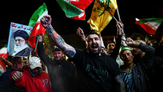 Iran Us Ceasefire Conditions :અમેરિકા અને ઈરાન 2 અઠવાડિયાના યુદ્ધવિરામ માટે સંમત, તેહરાન હોર્મુઝ સ્ટ્રેટ ખોલશે . Iran Us Ceasefire Conditions :અમેરિકા અને ઈરાન 2 અઠવાડિયાના યુદ્ધવિરામ માટે સંમત, તેહરાન હોર્મુઝ સ્ટ્રેટ ખોલશે .