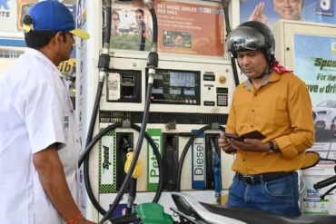 Petrol price raised : પેટ્રોલના ભાવમાં ૮૭ પૈસા અને ડીઝલના ભાવમાં ૯૧ પૈસાનો વધારો; ૧૦ દિવસમાં ત્રીજો વધારો