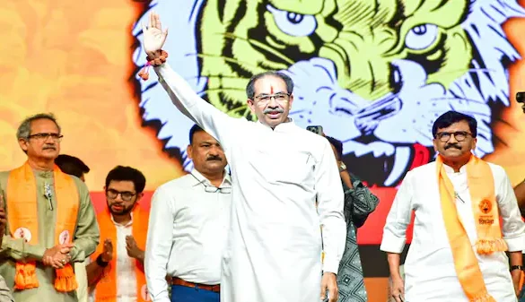 Uddhav Sena : “૧૫ કરોડ રૂપિયા, ખાનગી જેટ”: પાર્ટીમાં ભાગલા પડવાની ચર્ચા વચ્ચે ઉદ્ધવ સેનાના સાંસદનો મોટો આરોપ