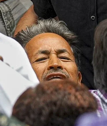 Jantar Mantar Protest : વાંગચુકના ડોકટરો કહે છે કે સતત નિરીક્ષણ અને સારવારની જરૂર છે. Jantar Mantar Protest : વાંગચુકના ડોકટરો કહે છે કે સતત નિરીક્ષણ અને સારવારની જરૂર છે.