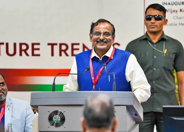 ISRO scientists : વધુ પગાર, સારી તકો, વધુ માન્યતા: વૈજ્ઞાનિકો ઇસરો કેમ છોડી રહ્યા છે. ISRO scientists : વધુ પગાર, સારી તકો, વધુ માન્યતા: વૈજ્ઞાનિકો ઇસરો કેમ છોડી રહ્યા છે.
