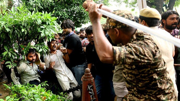 CJP protest : દિલ્હી પોલીસે CJP વિરોધ દરમિયાન વધુ પડતા બળનો ઇનકાર કર્યો; 30,000 ભીડ, હિંસાનો ઉલ્લેખ કર્યો