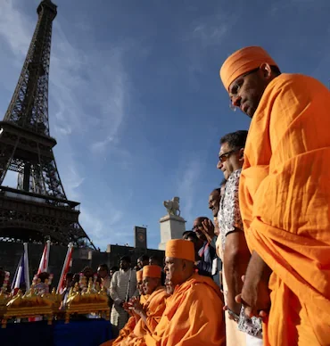Eiffel tower closes :હિન્દુ જૂથની મુલાકાત દરમિયાન મહિલા સ્ટાફને બાજુ પર રાખવાના વિવાદ વચ્ચે એફિલ ટાવર બંધ