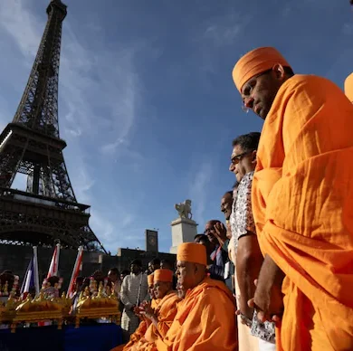 Eiffel tower closes :હિન્દુ જૂથની મુલાકાત દરમિયાન મહિલા સ્ટાફને બાજુ પર રાખવાના વિવાદ વચ્ચે એફિલ ટાવર બંધ Eiffel tower closes :હિન્દુ જૂથની મુલાકાત દરમિયાન મહિલા સ્ટાફને બાજુ પર રાખવાના વિવાદ વચ્ચે એફિલ ટાવર બંધ